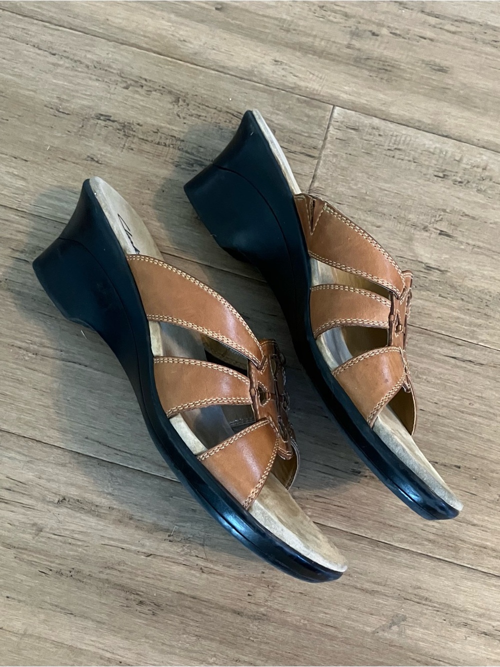 Clarks wedge heel leather slide light brown women’s sandals. Size 8.5